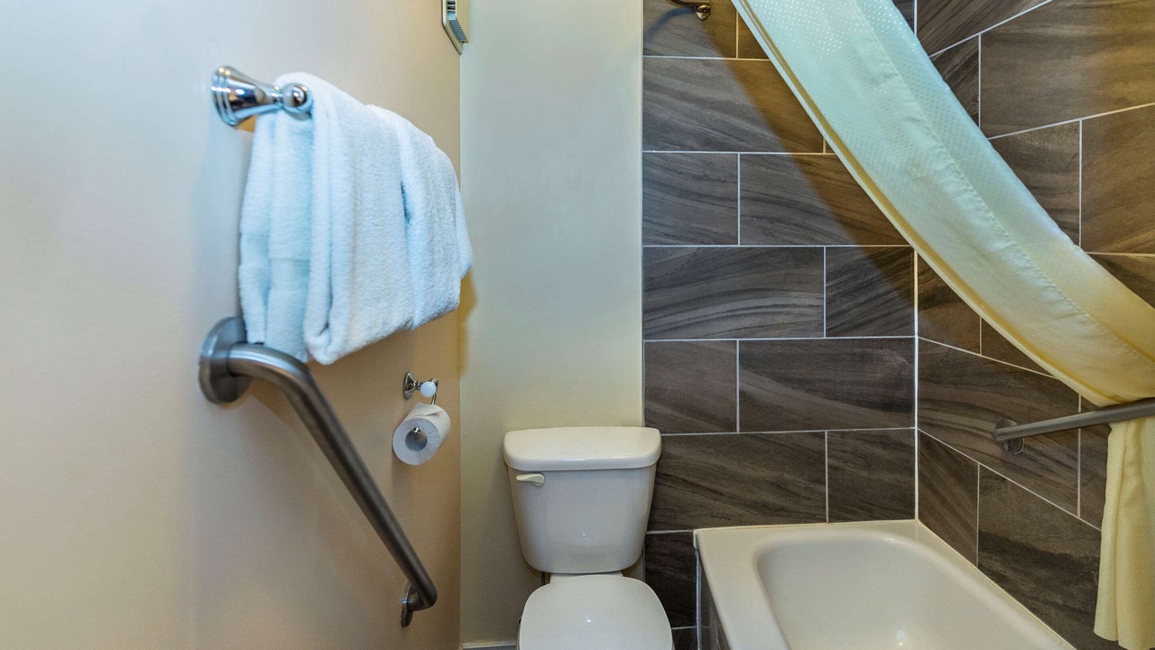 Photo of Bathroom in Edson