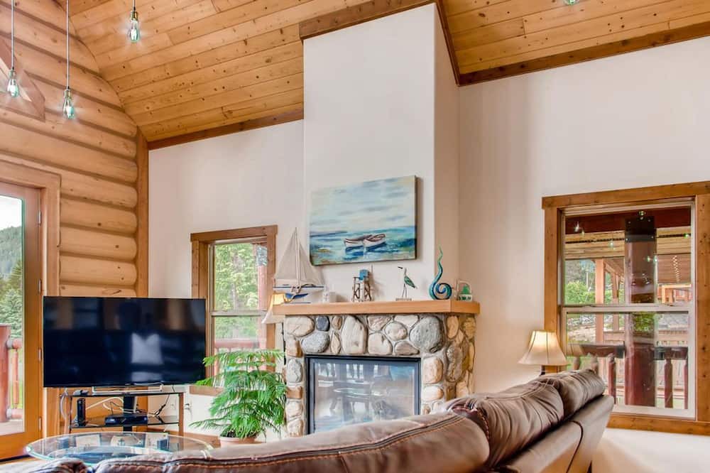 Photo of Livingroom in Christina Lake