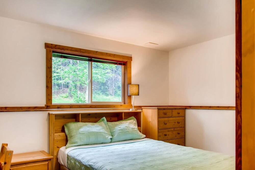 Photo of Bedroom in Christina Lake