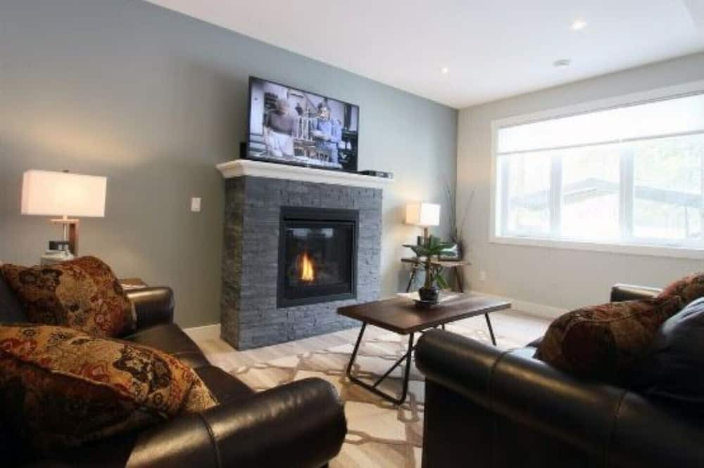 Photo of Livingroom in East Kootenay