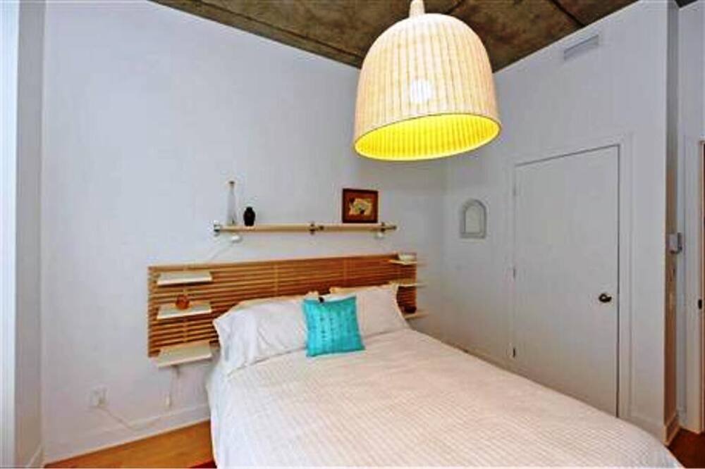 Photo of Bedroom in La Petite-Patrie