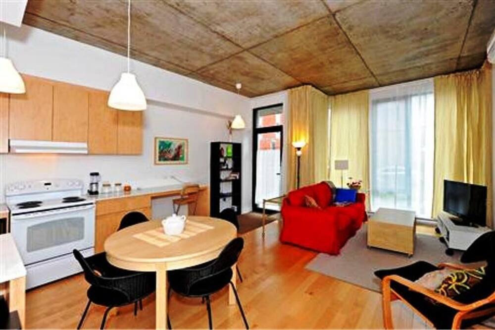 Photo of Bedroom in La Petite-Patrie
