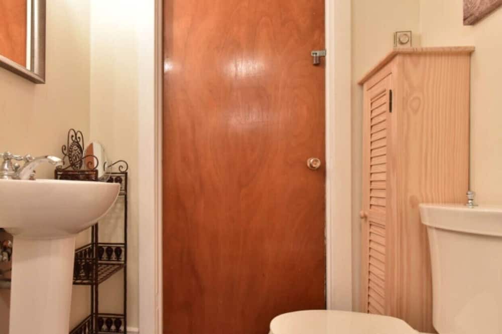 Photo of Bathroom in Berthier-sur-Mer