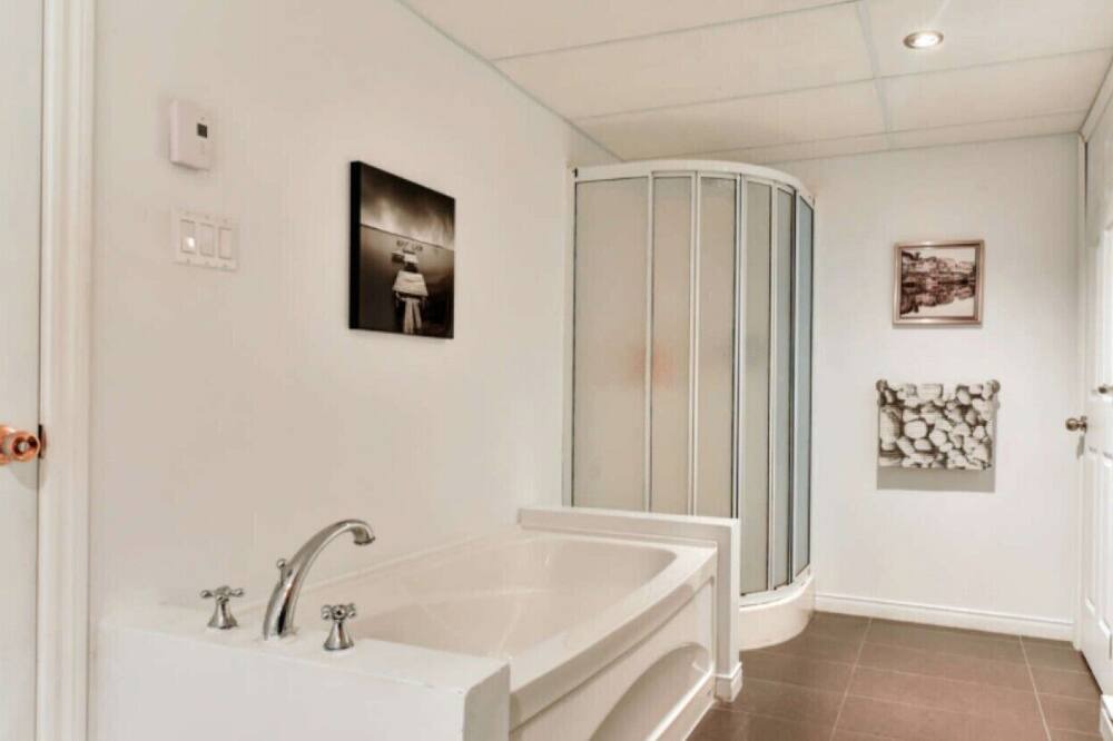 Photo of Bathroom in Berthier-sur-Mer