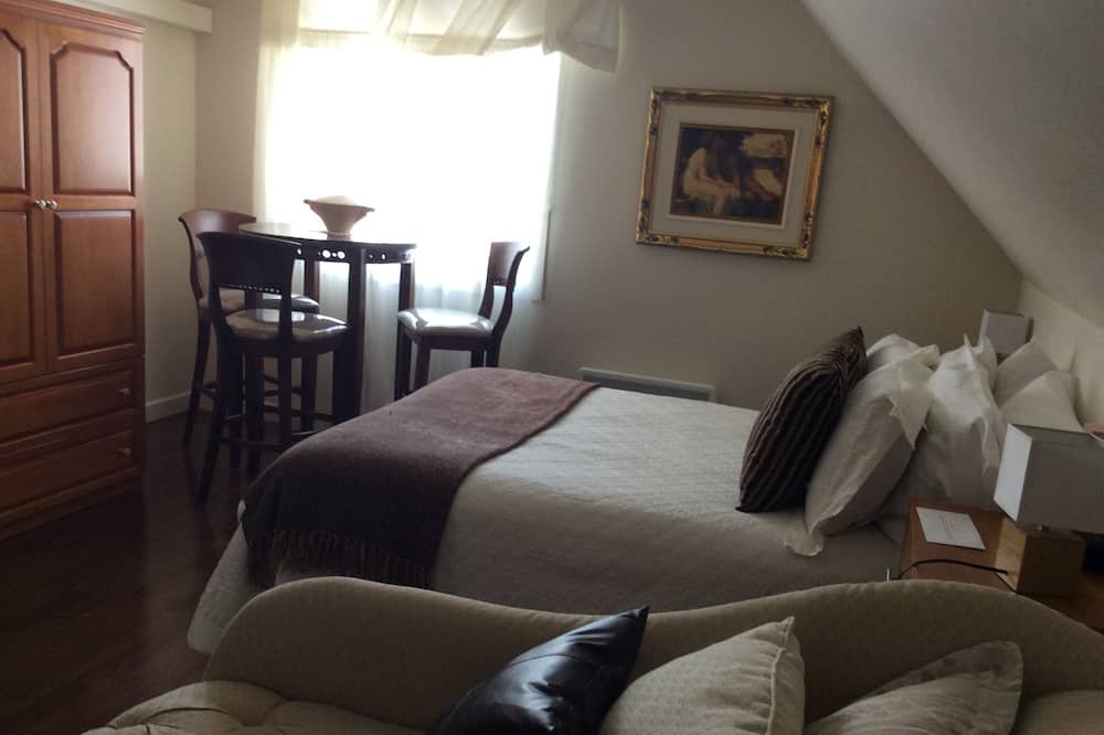 Photo of Bedroom in Larouche