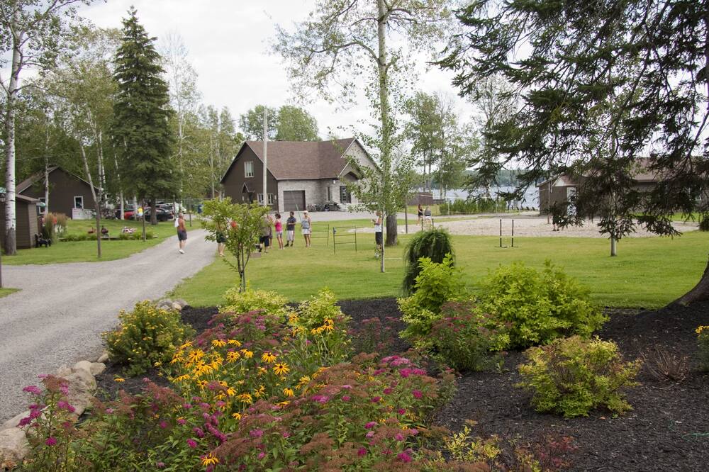 Photo of Outdoor in Larouche