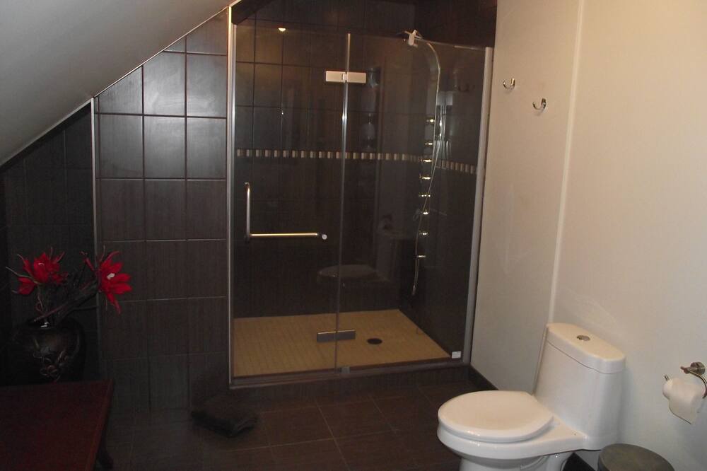 Photo of Bathroom in Larouche