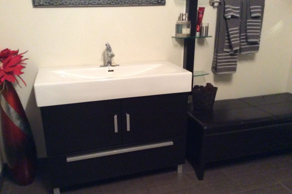 Photo of Bathroom in Larouche