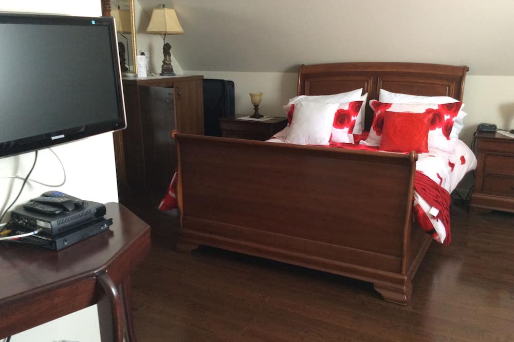 Photo of Bedroom in Larouche