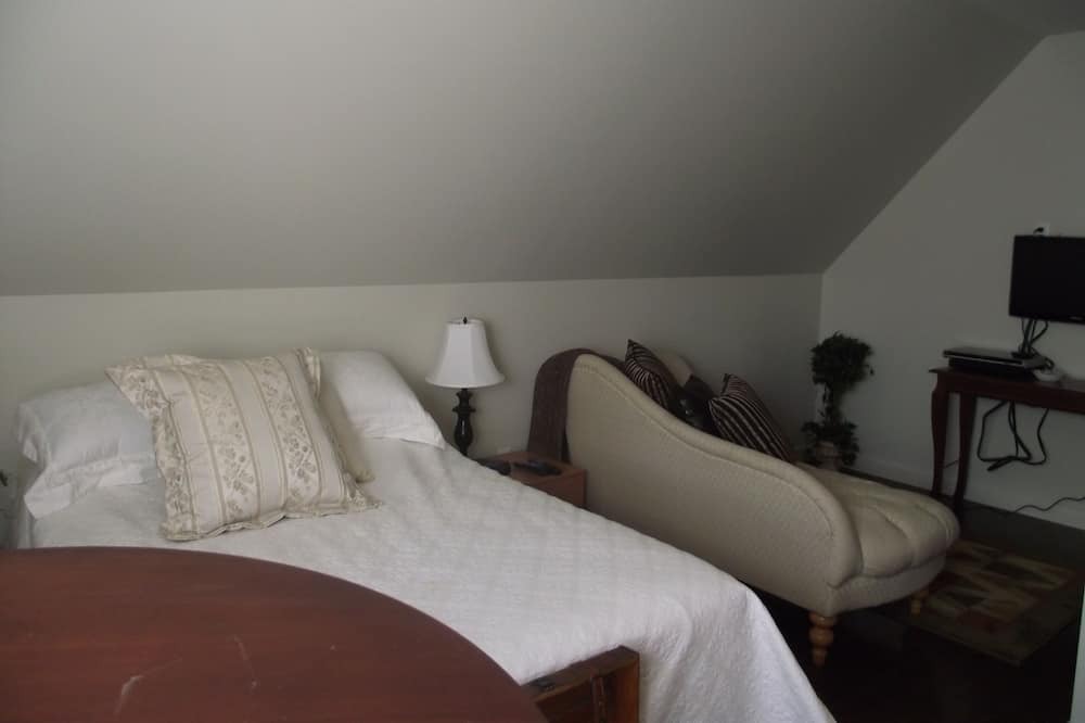 Photo of Bedroom in Larouche