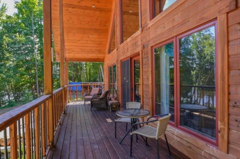 Photo of Patio Balcony in La Peche