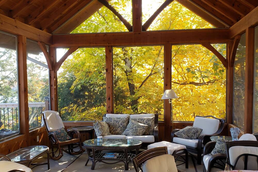 Photo of Patio Balcony in Val-des-Monts