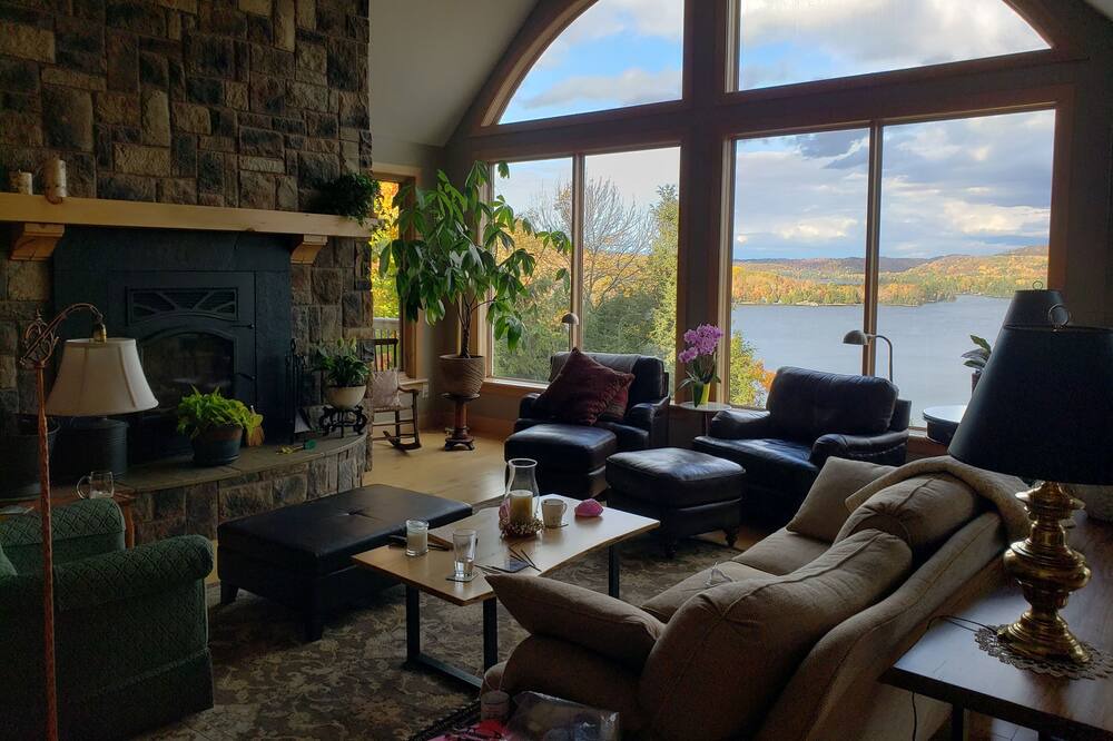 Photo of Livingroom in Val-des-Monts