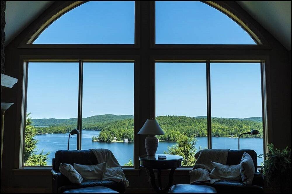 Photo of Livingroom in Val-des-Monts