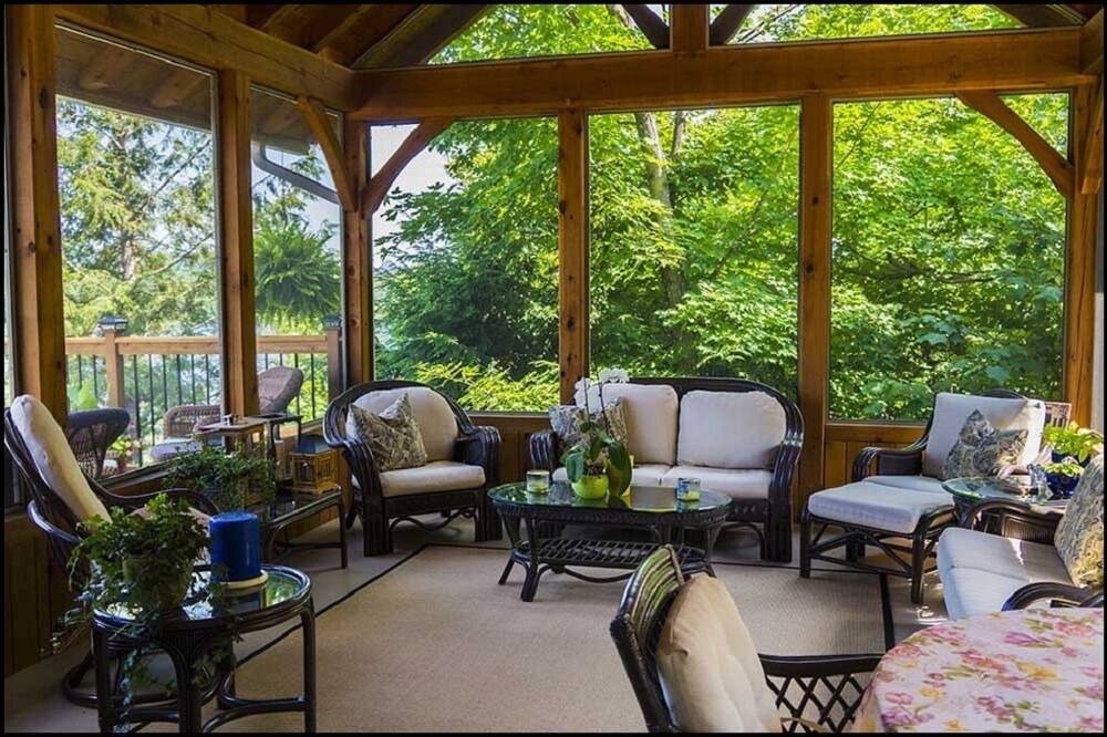 Photo of Livingroom in Val-des-Monts