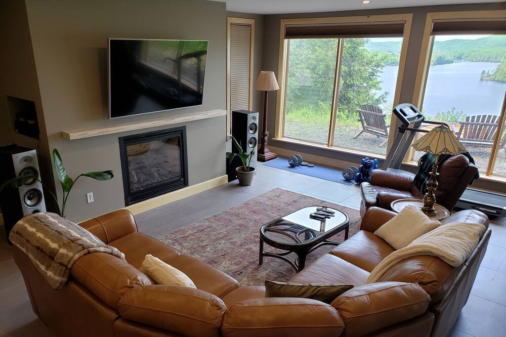 Photo of Livingroom in Val-des-Monts
