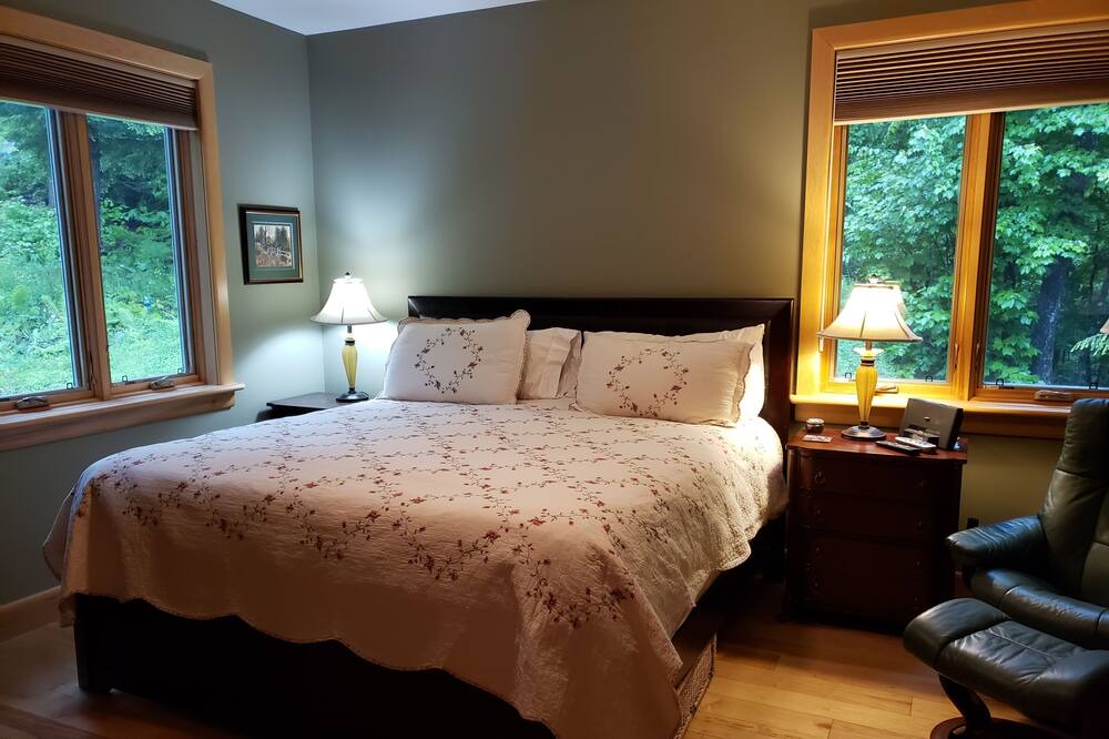 Photo of Bedroom in Val-des-Monts
