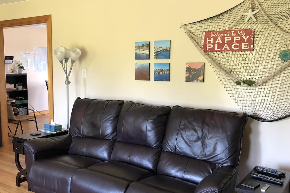 Photo of Livingroom in Seafoam