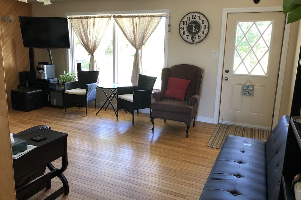Photo of Livingroom in Seafoam