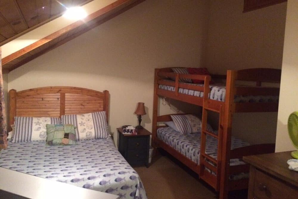 Photo of Bedroom in Red House
