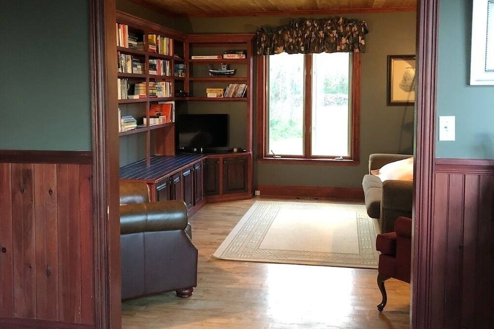 Photo of Bedroom in Red House