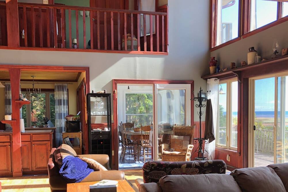 Photo of Livingroom in Red House