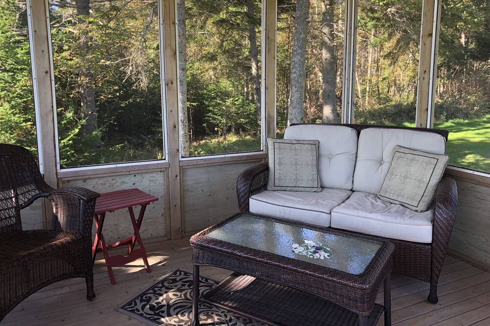 Photo of Livingroom in Red House