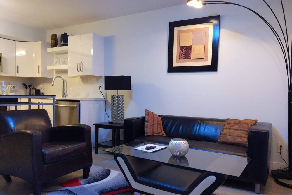 Photo of Livingroom in Guildford