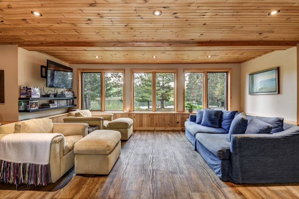 Photo of Livingroom in South Algonquin