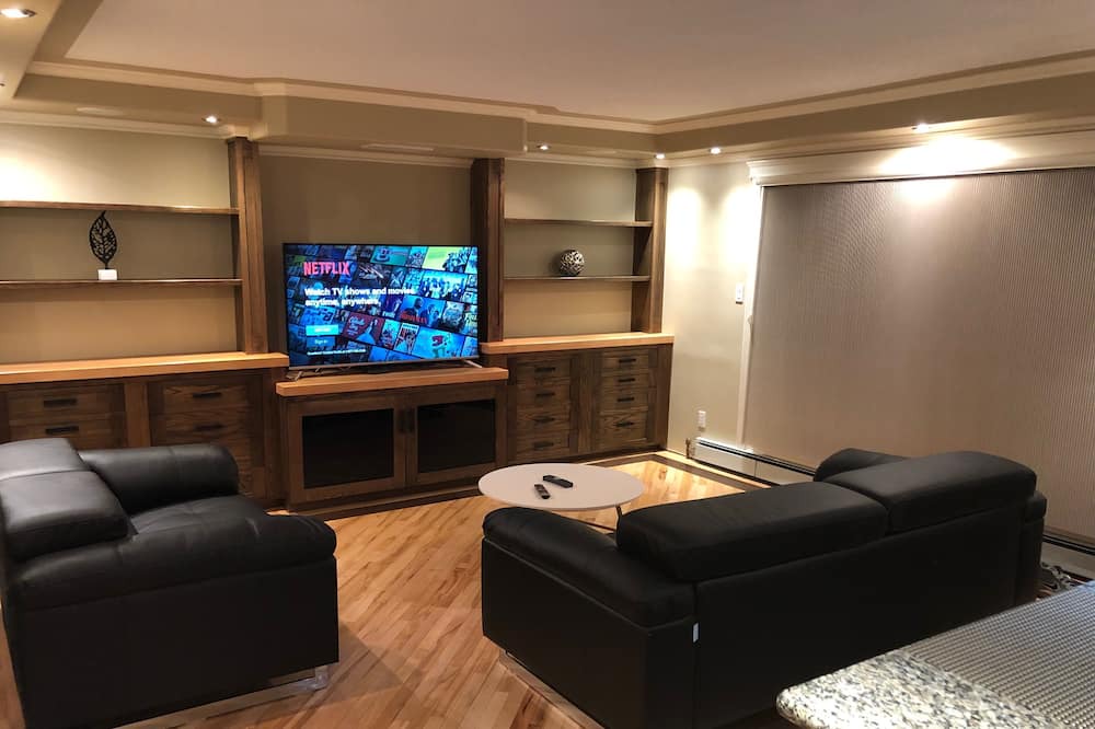 Photo of Livingroom in Whyte ave