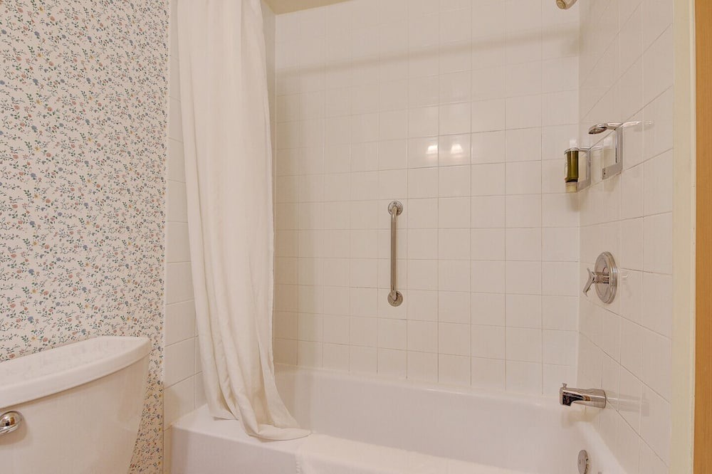 Photo of Bathroom in Georgina