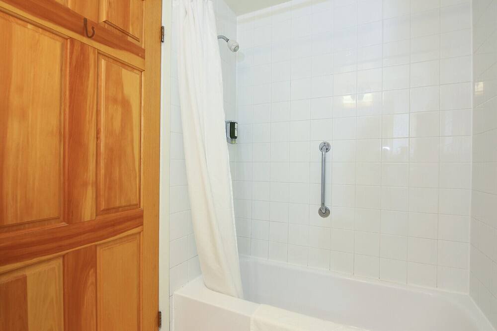 Photo of Bathroom in Georgina