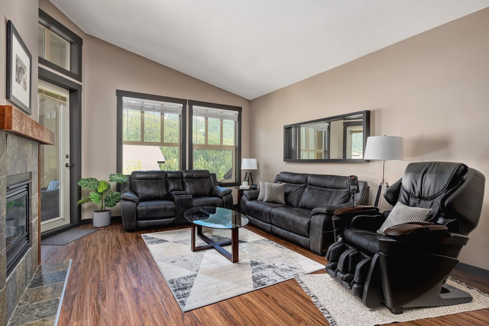 Photo of Livingroom in East Kootenay