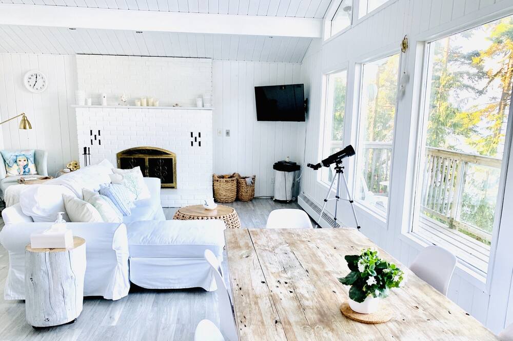 Photo of Livingroom in Regional District of Nanaimo