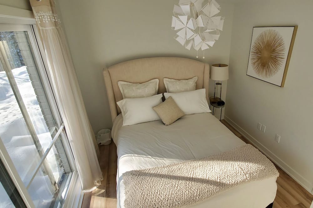 Photo of Bedroom in Val-des-Monts
