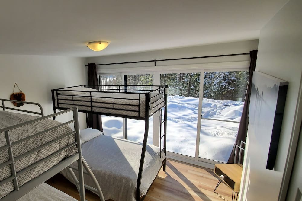 Photo of Bedroom in Val-des-Monts
