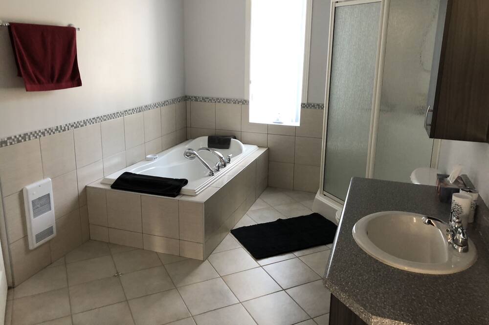 Photo of Bathroom in Saint-David-de-Falardeau
