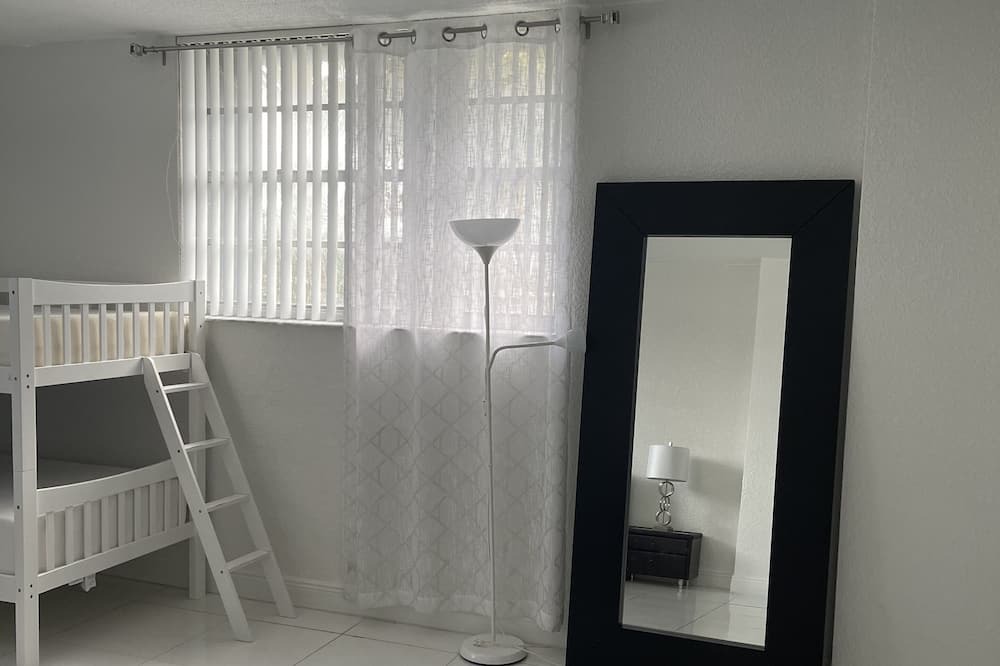 Photo of Bedroom in Dollard-des-Ormeaux