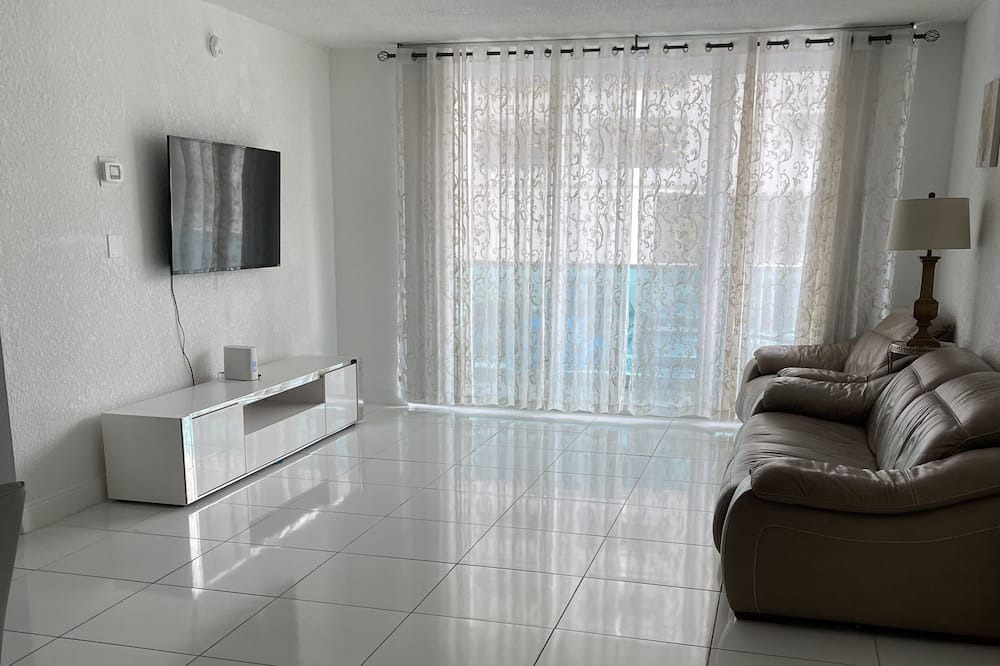 Photo of Livingroom in Dollard-des-Ormeaux