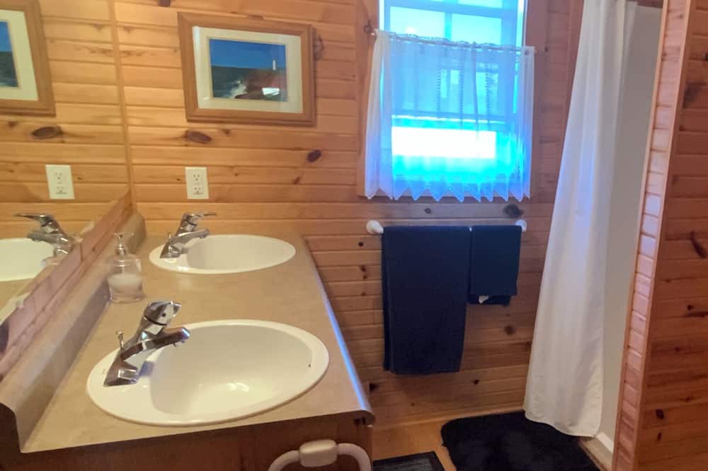 Photo of Bathroom in DeSable