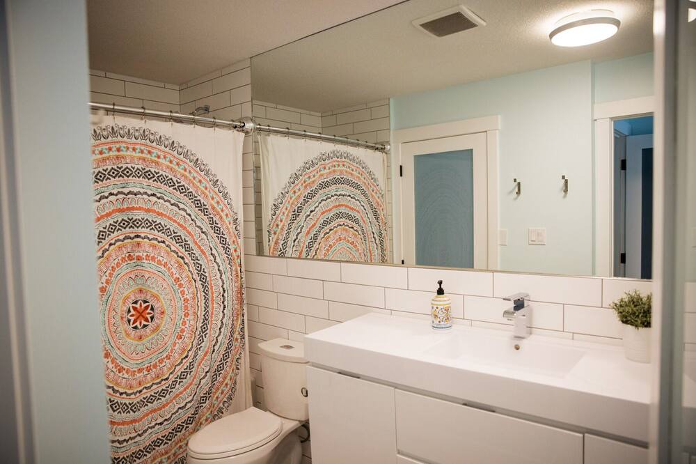 Photo of Bathroom in Crescent Heights