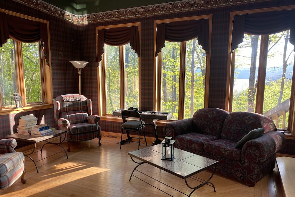 Photo of Livingroom in Ogden