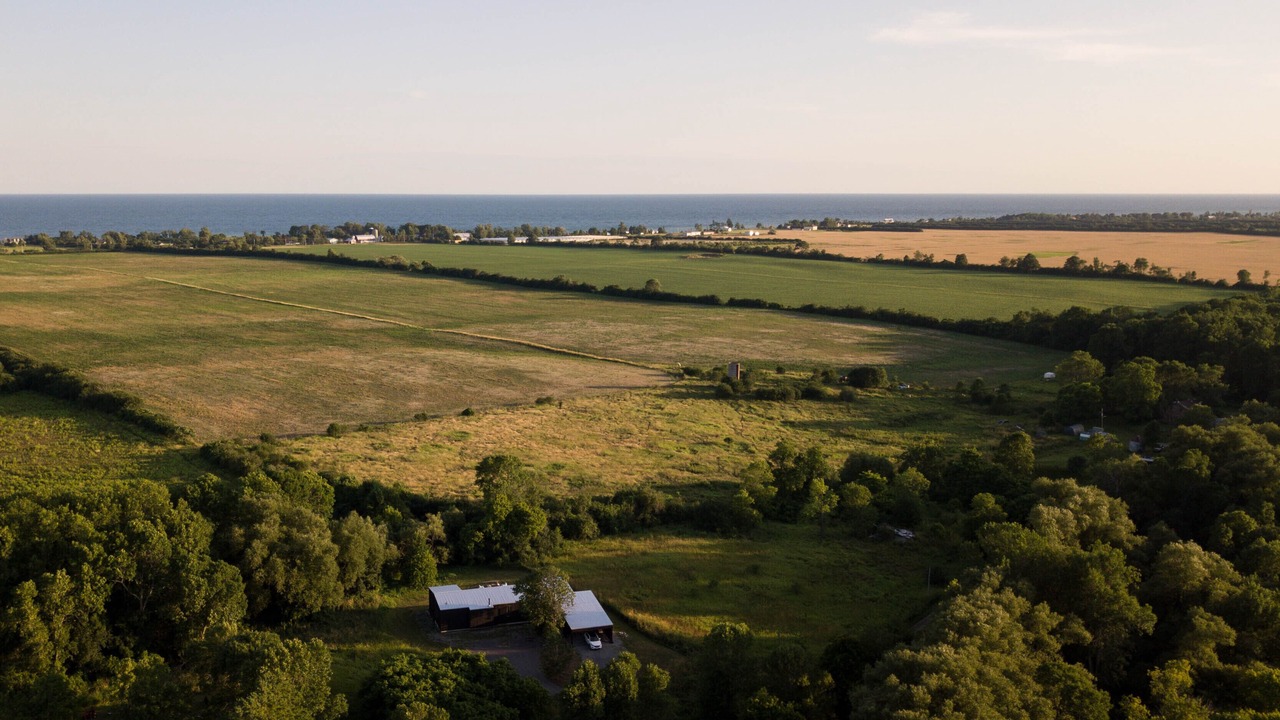 Photo of Outdoor in Hillier