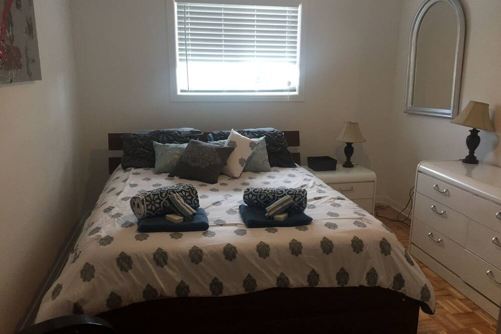Photo of Bedroom in Laval-des-Rapides