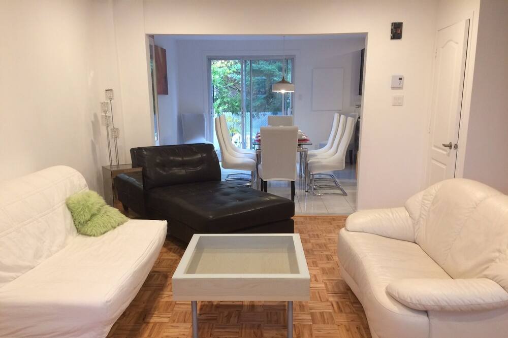 Photo of Livingroom in Laval-des-Rapides