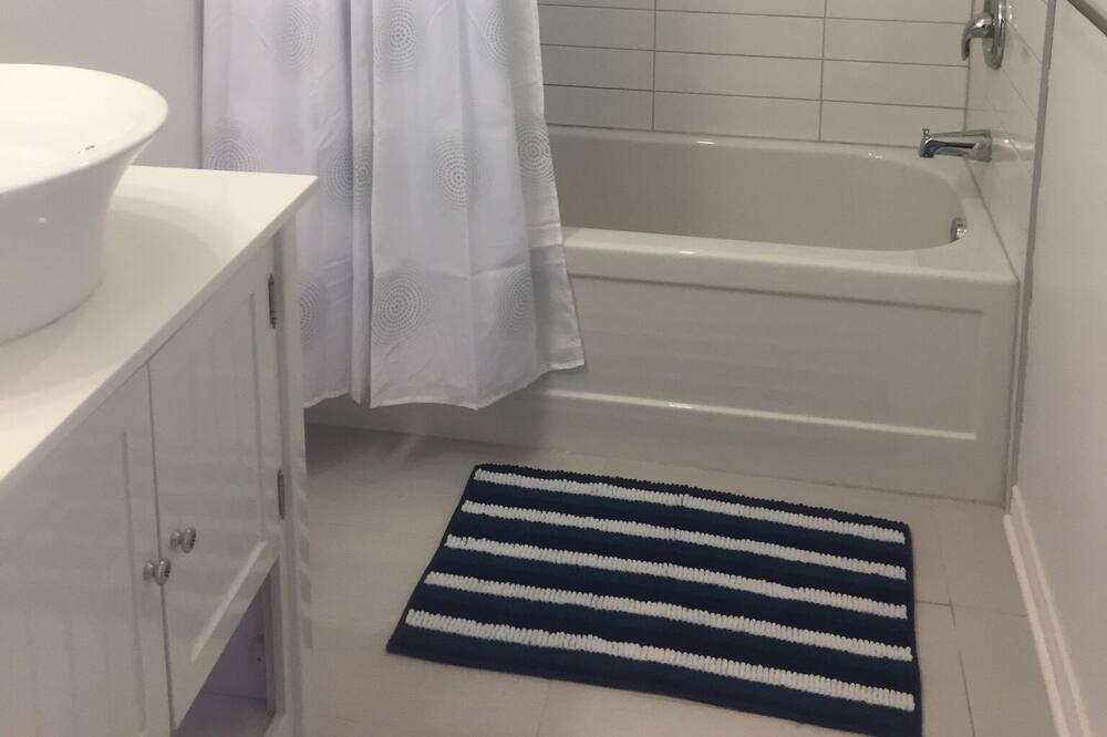 Photo of Bathroom in Laval-des-Rapides