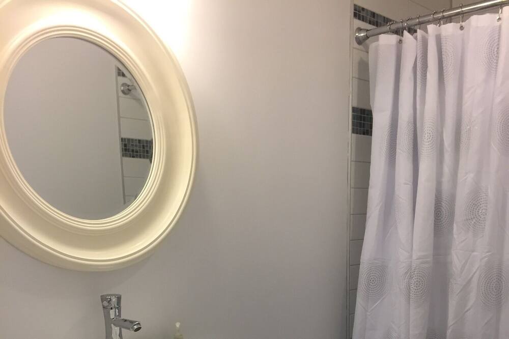 Photo of Bathroom in Laval-des-Rapides