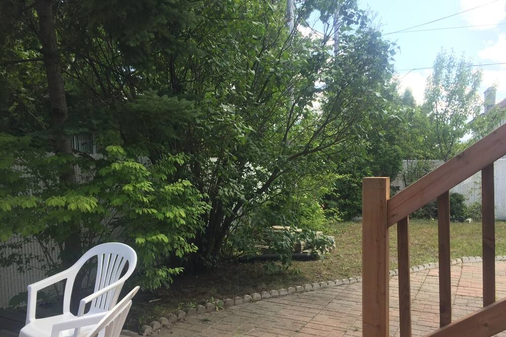 Photo of Patio Balcony in Laval-des-Rapides