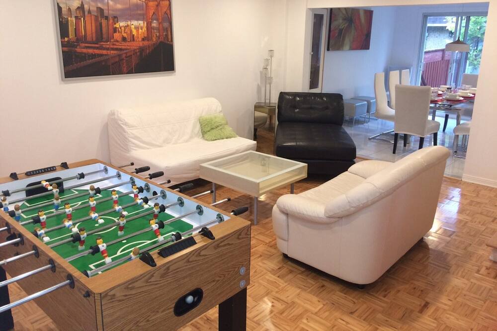 Photo of Livingroom in Laval-des-Rapides
