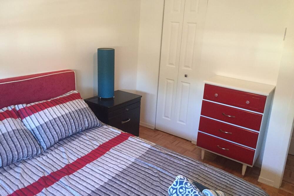 Photo of Bedroom in Laval-des-Rapides